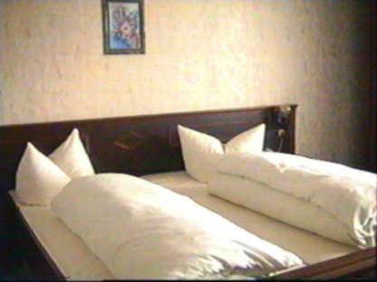 Hotel Restaurant Zur Krone Obersuhl Phòng bức ảnh